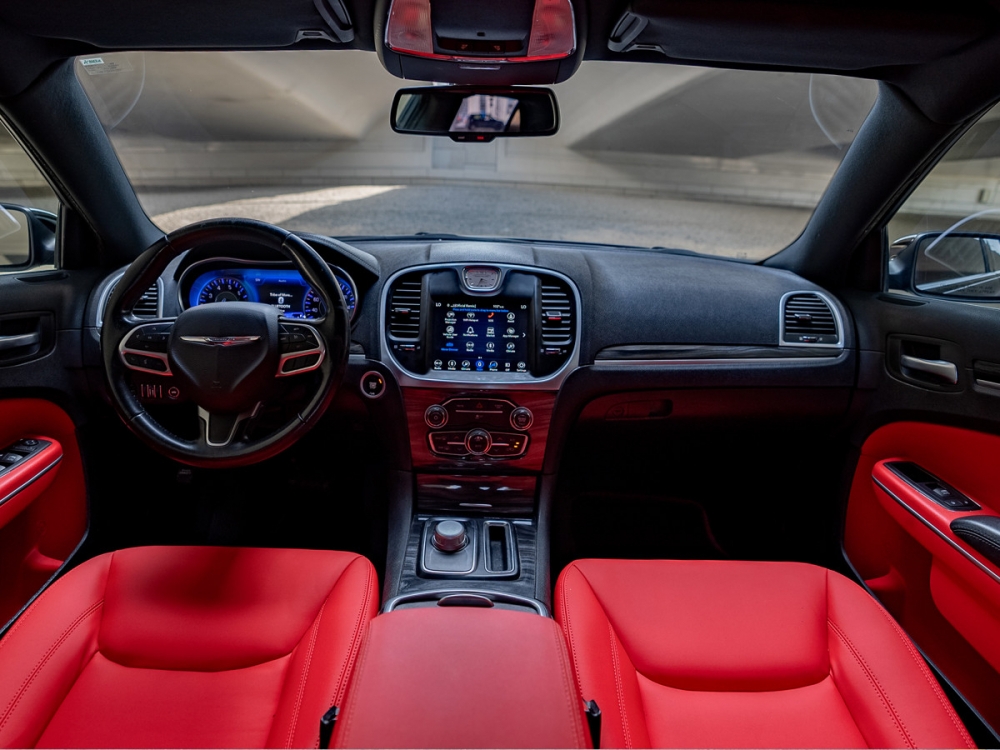 Nero Chrysler 300°C 2019