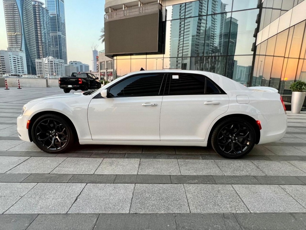 blanc Chrysler 300C 2020