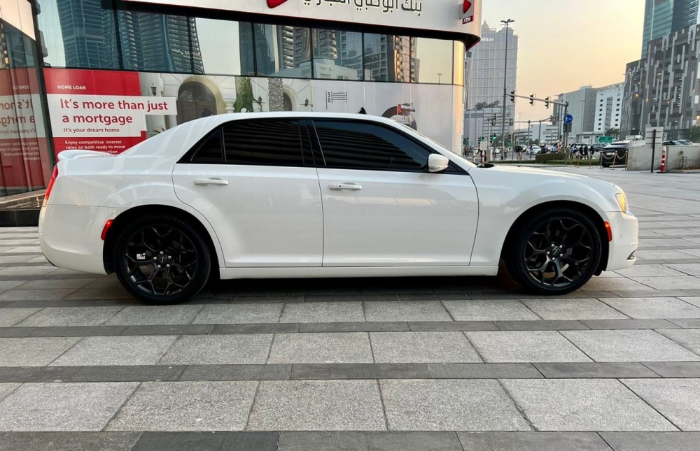 Weiß Chrysler 300C 2020