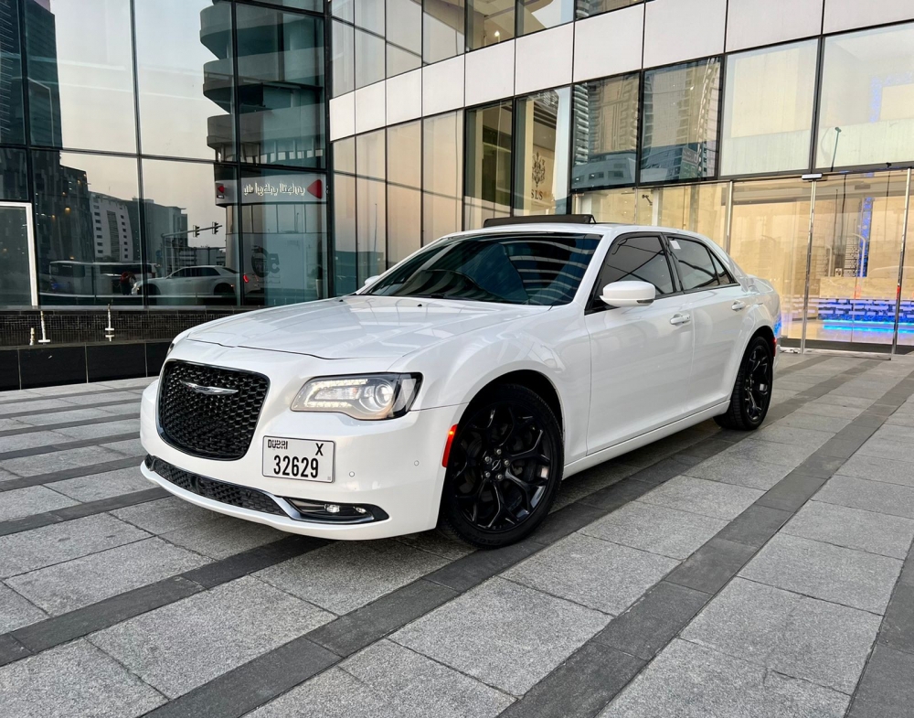 White Chrysler 300C 2020