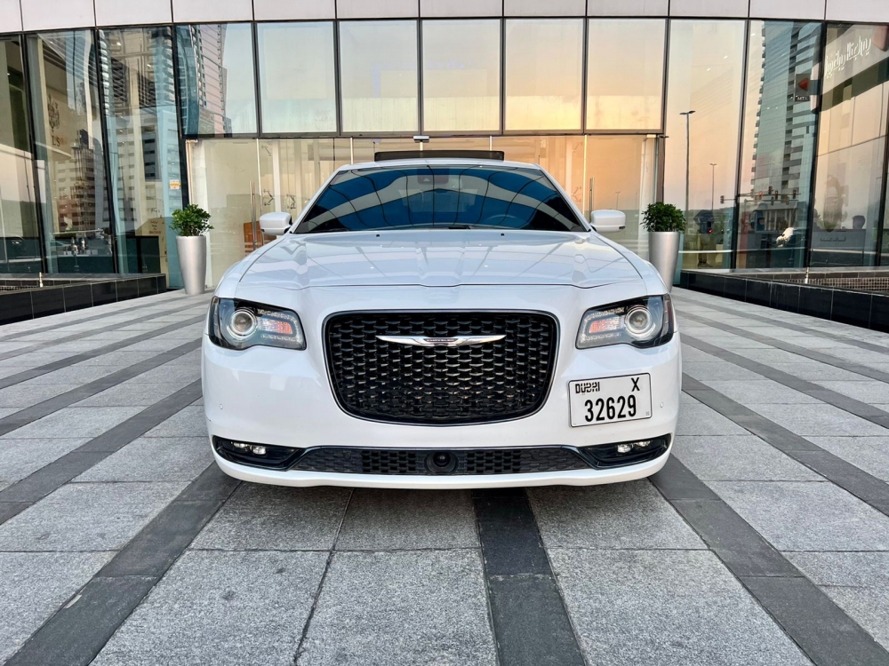 Beyaz Chrysler 300C 2020