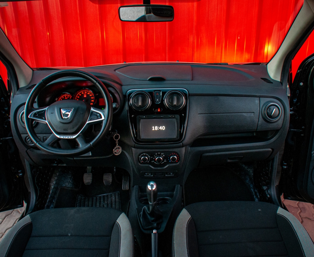 zwart Dacia Lodgy 2023