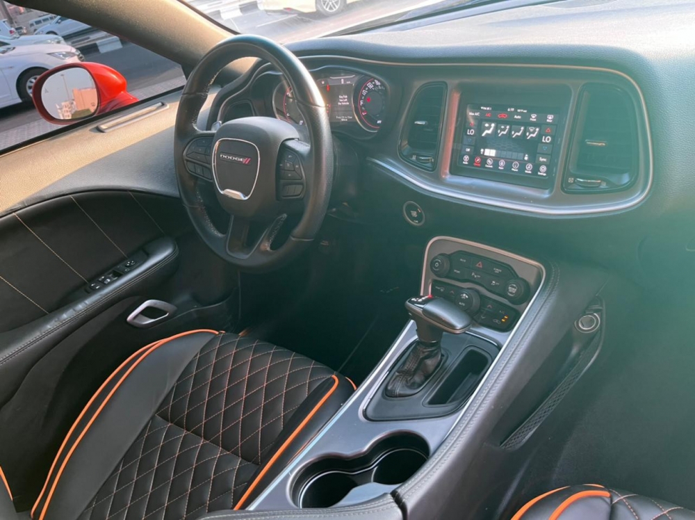 Оранжевый Уклоняться Челленджер РТ V8 2021 год