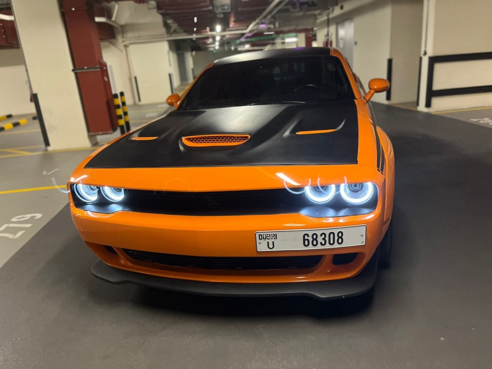 Orange Dodge Challenger RT V8 2021