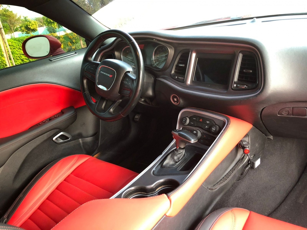 红色的 躲闪 挑战者 SRT 套件 V6 2020
