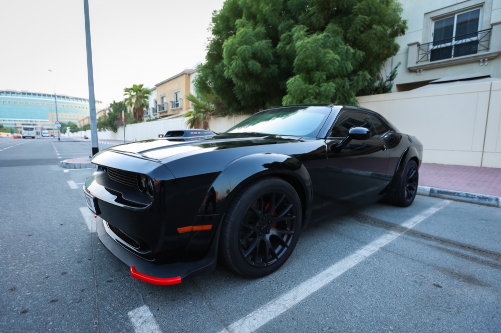 Black Dodge Challenger SRT V8 2022