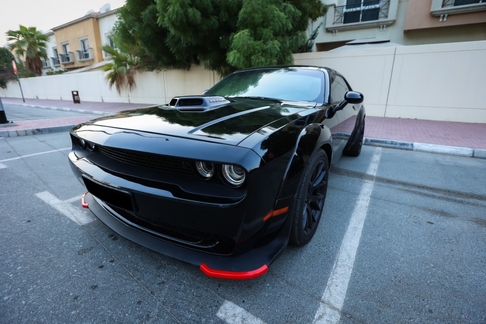 Black Dodge Challenger SRT V8 2022