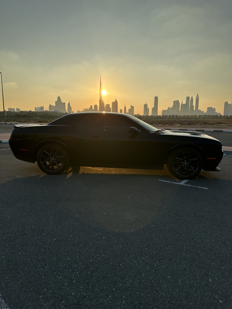 Black Dodge Challenger V6 2020