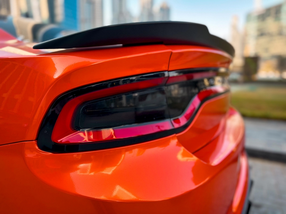 Оранжевый Уклоняться Зарядное устройство SRT SCAT Pack V8 2020 год