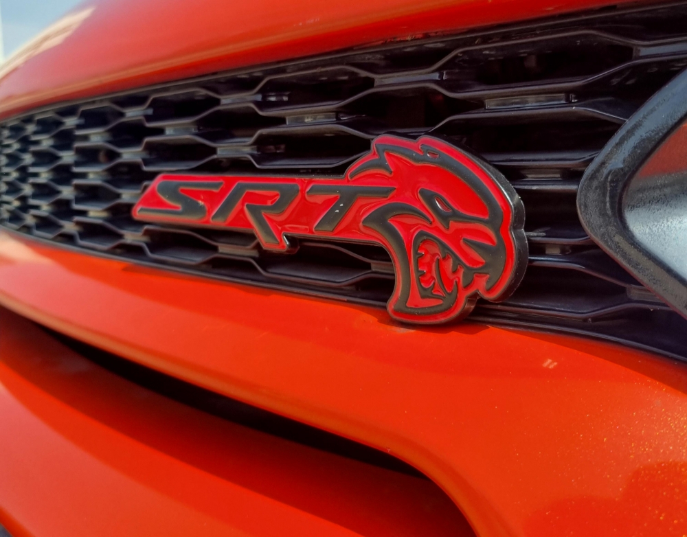 Красный Уклоняться Зарядное устройство SRT V8 2022 год