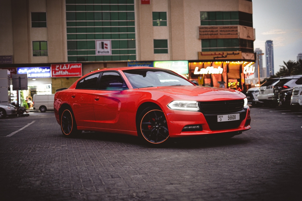 أحمر دودج تشارجر V6 2021