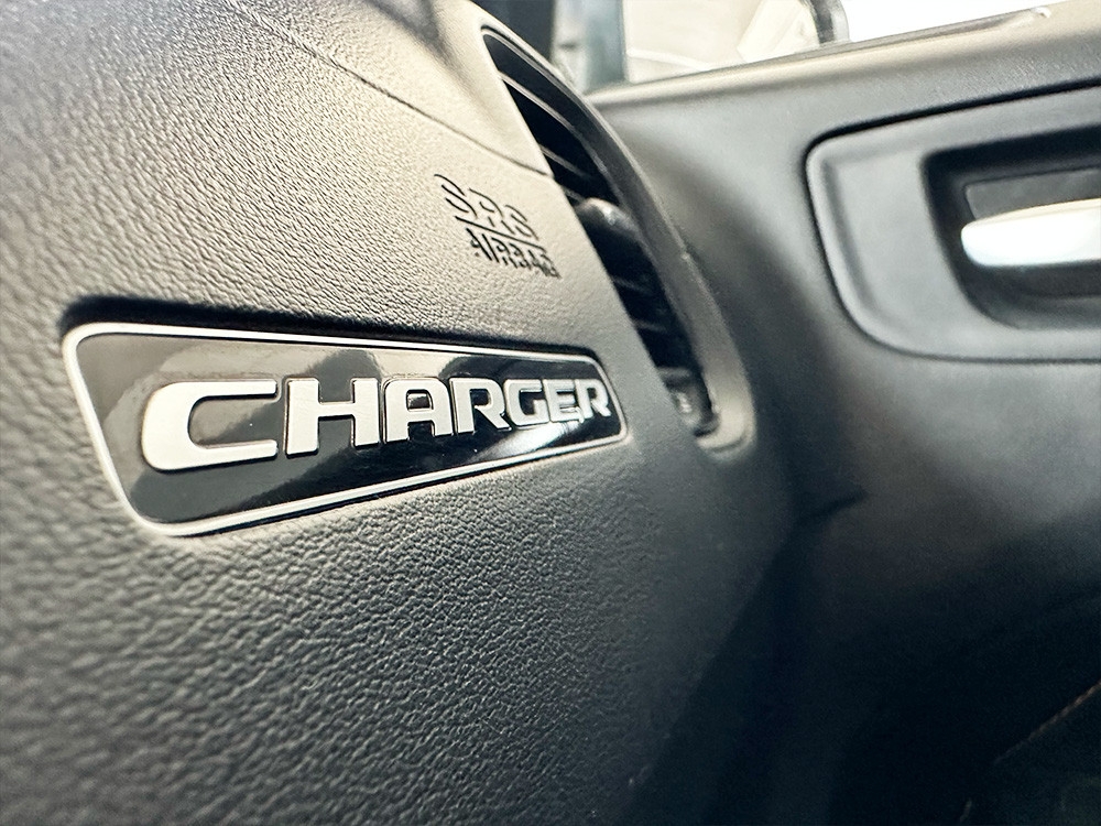 White Dodge Charger V6 2022
