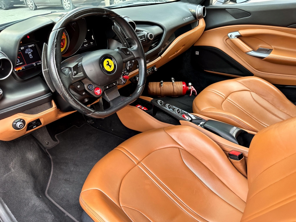 rouge Ferrari F8 Tributo 2022