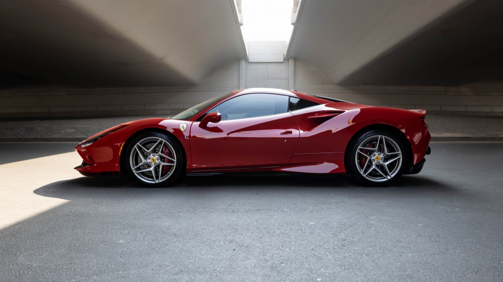 rojo Ferrari F8 Tributo Coupé 2021