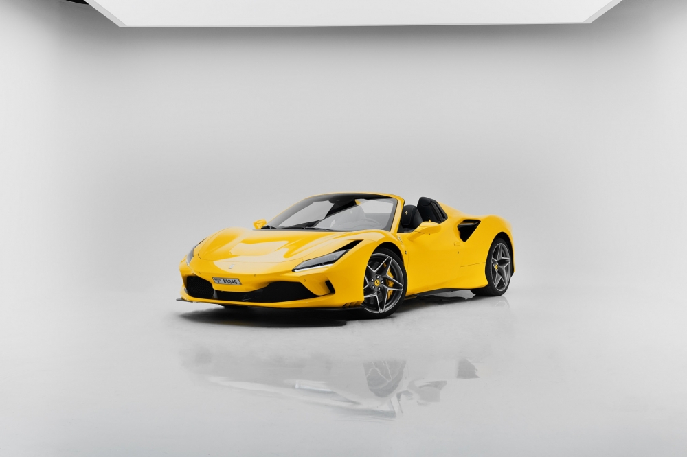 Geel Ferrari F8 Tributo Spider 2021
