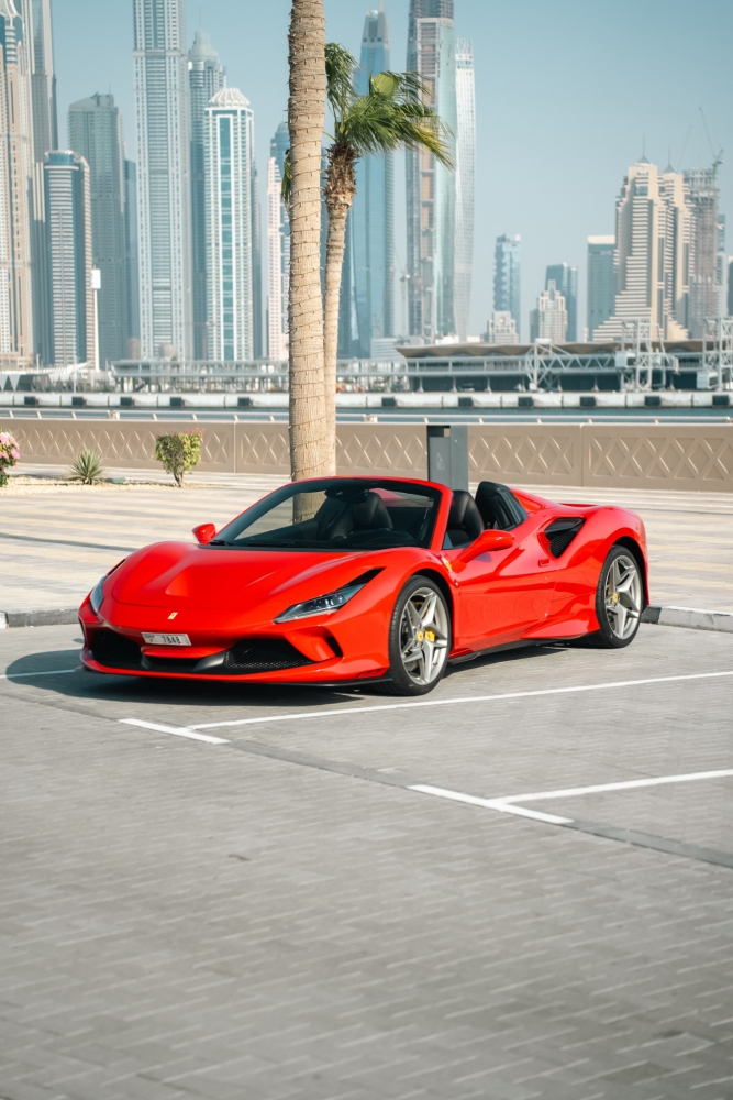 Kırmızı Ferrari F8 Tributo Örümcek 2022