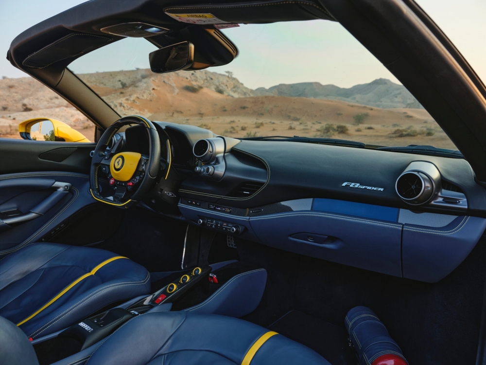Amarillo Ferrari F8 Tributo Araña 2022