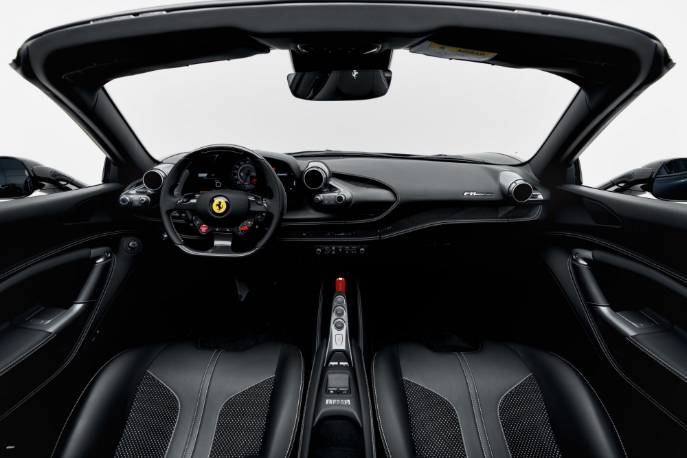 Negro Ferrari F8 Tributo Araña 2022
