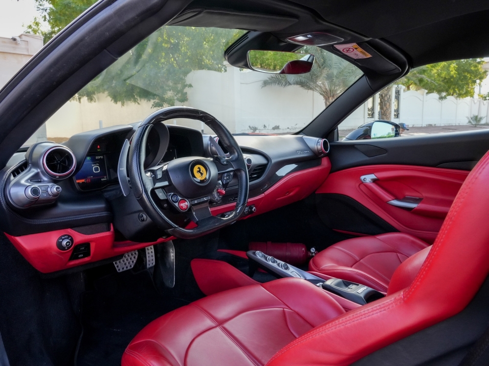 rouge Ferrari F8 Tributo Spider 2021