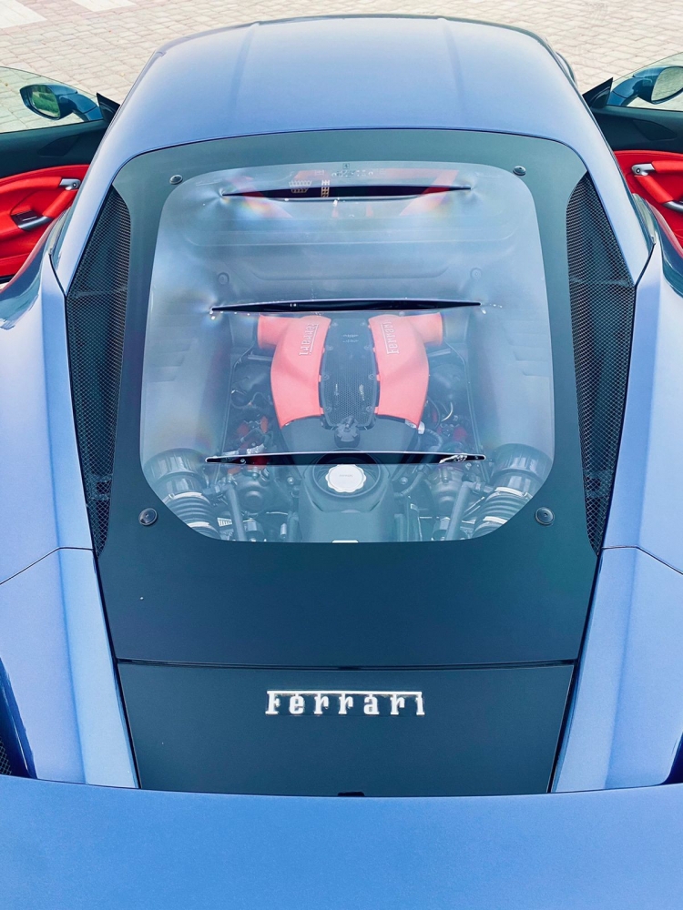 Blau Ferrari F8 Tribut 2022