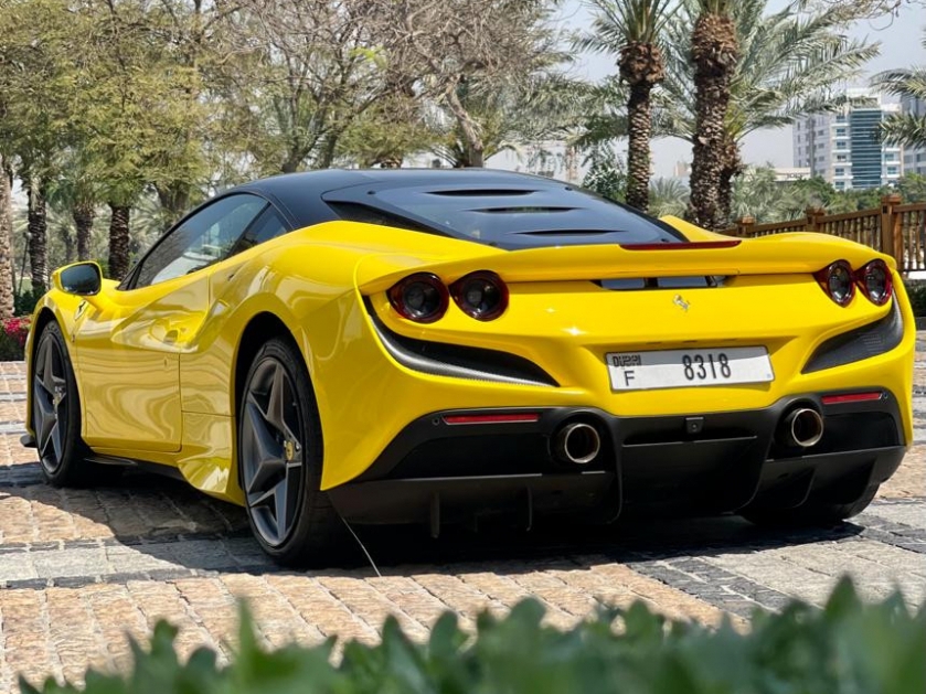 Amarillo Ferrari F8 Tributo 2022