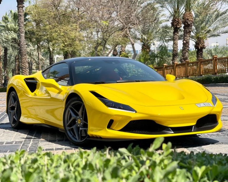 Miete Ferrari F8 Tribut 2022 in Dubai