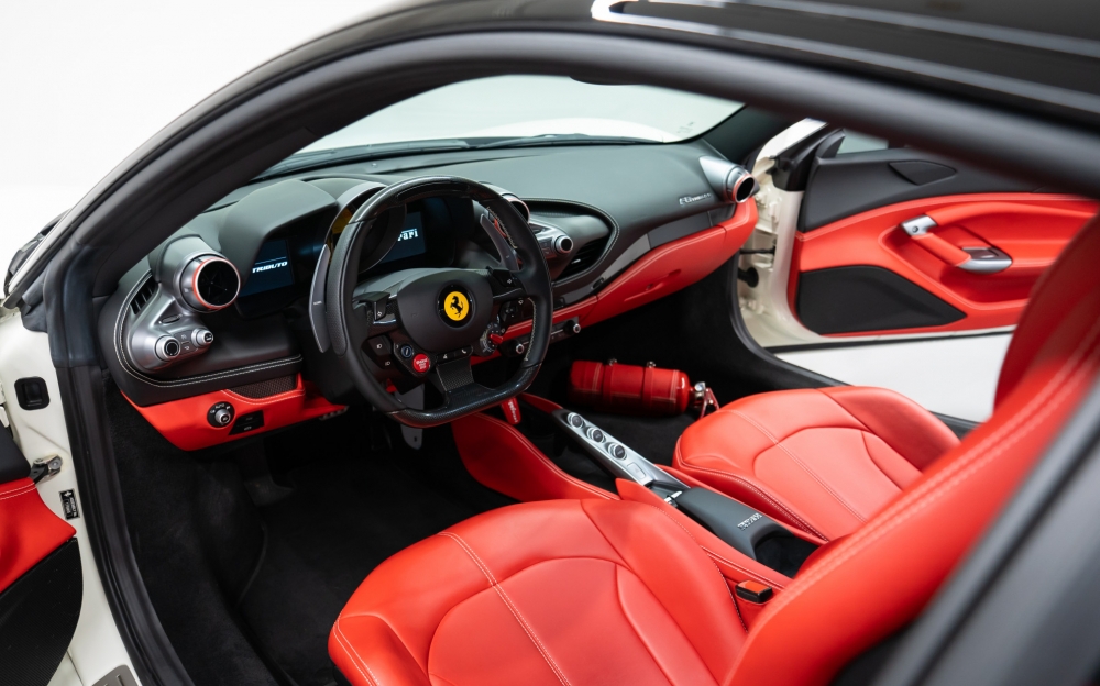 Weiß Ferrari F8 Tribut 2022