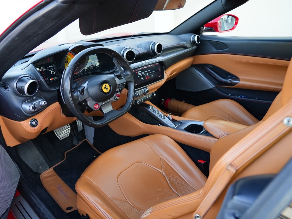 rojo Ferrari Portofino 2020