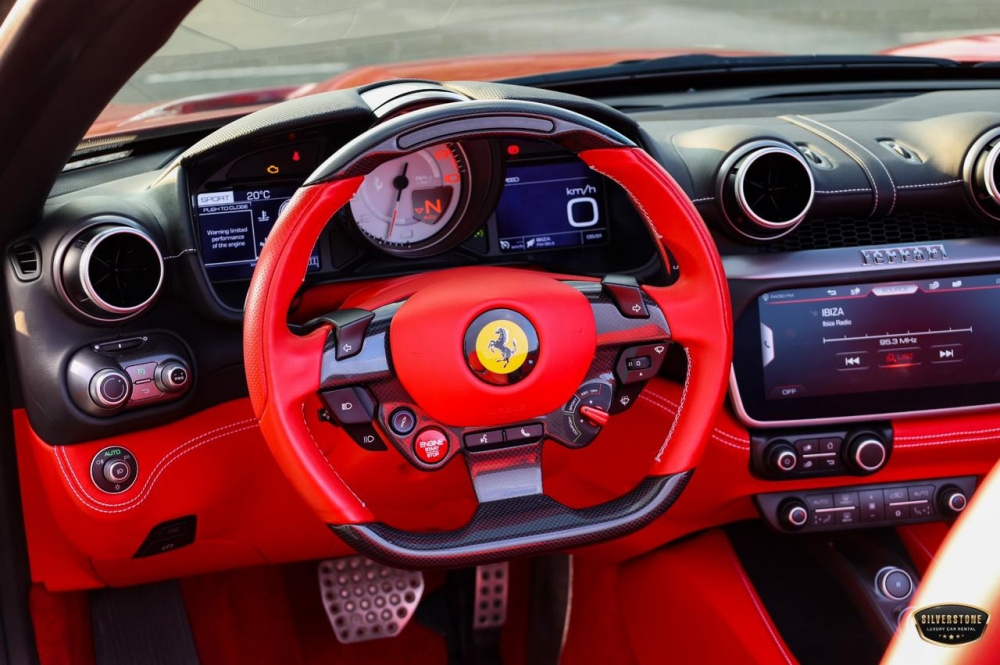 Kırmızı Ferrari Portofino 2020