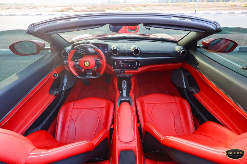 rouge Ferrari Portofino 2020
