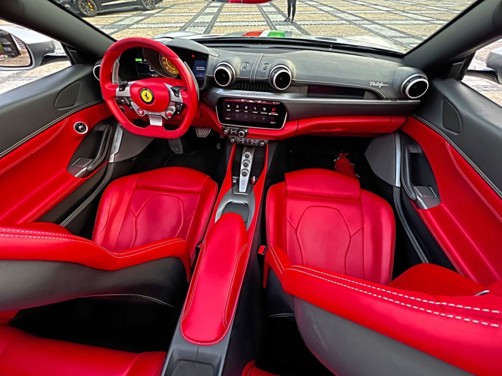 Mat grijs Ferrari Portofino 2020