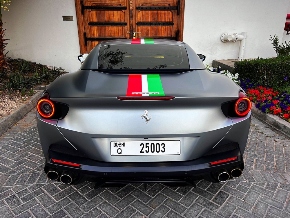 Mat grijs Ferrari Portofino 2020