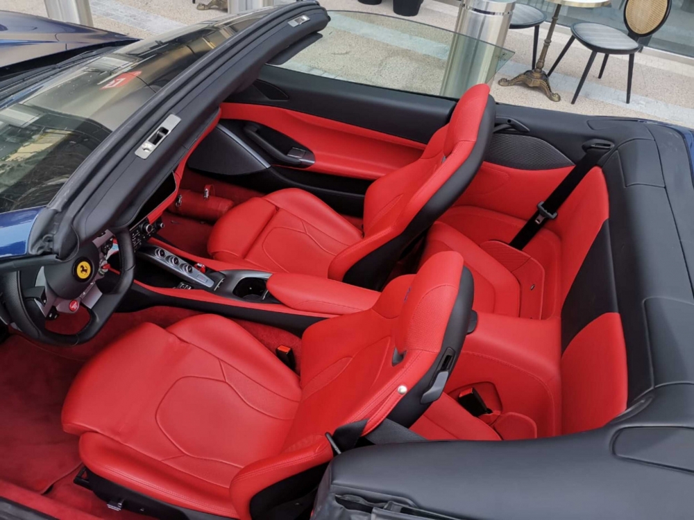 Blu Ferrari Portofino 2020