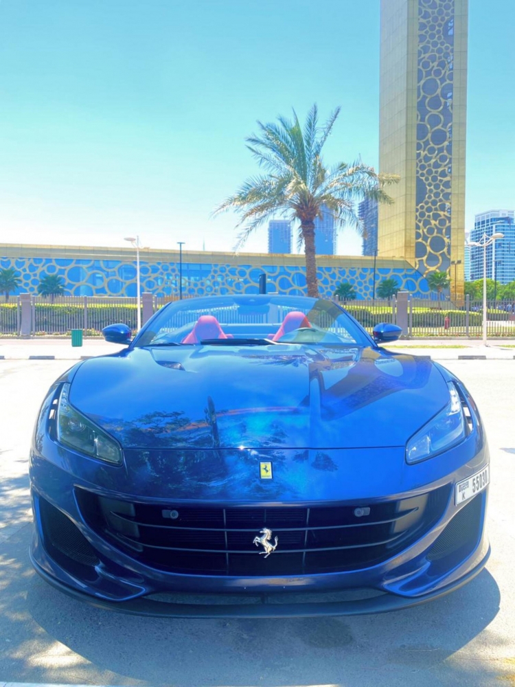 Blauw Ferrari Portofino 2020