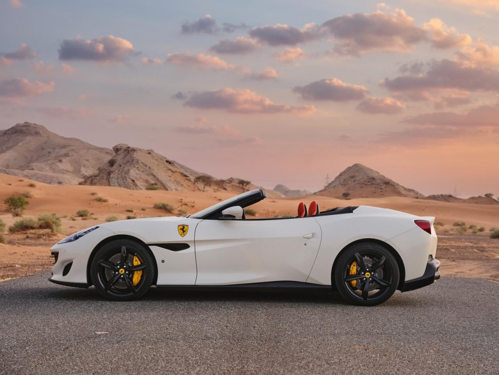 Beyaz Ferrari Portofino 2021