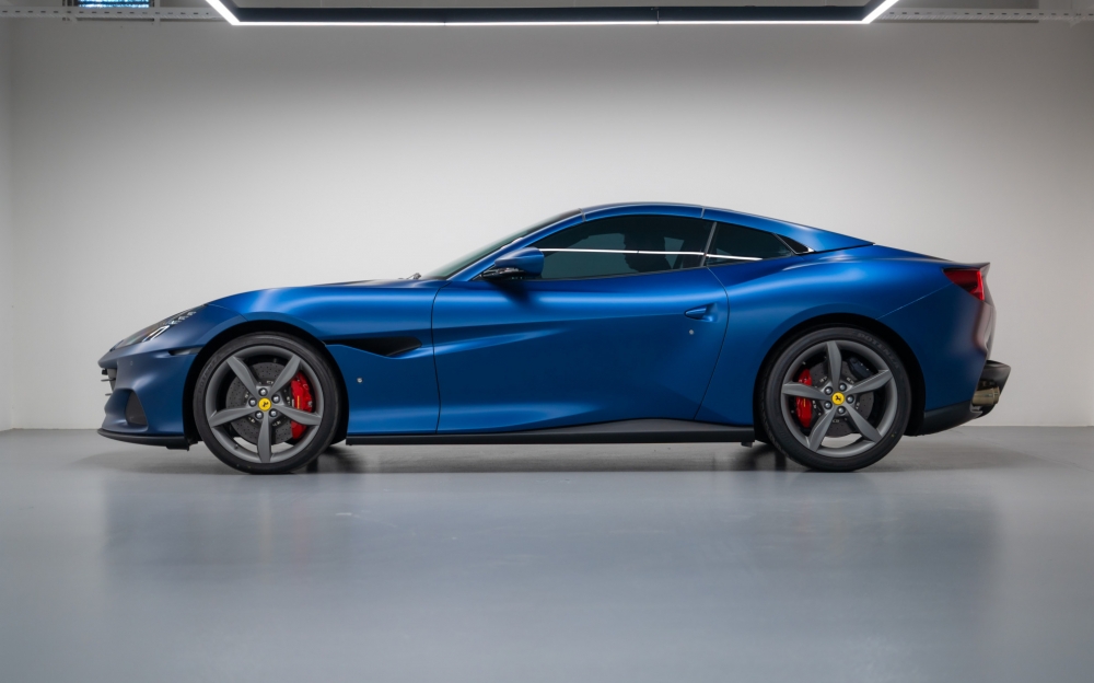 Blu Ferrari Portofino 2022