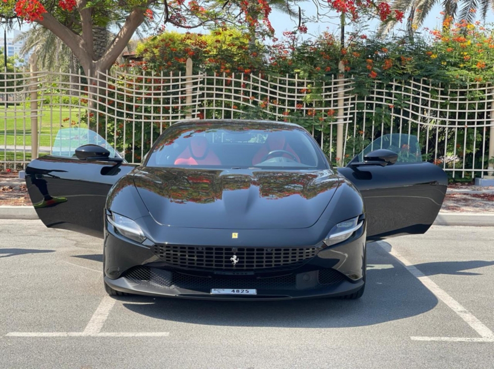 zwart Ferrari Rome 2021