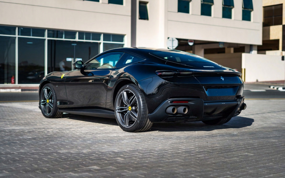 zwart Ferrari Rome 2023
