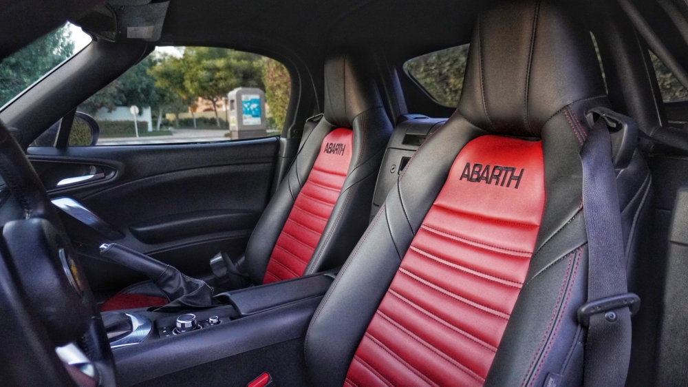 Kırmızı Fiat Abarth Spyder 124 2019