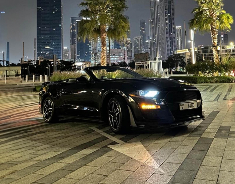 Black Ford Mustang EcoBoost Convertible V4 2019