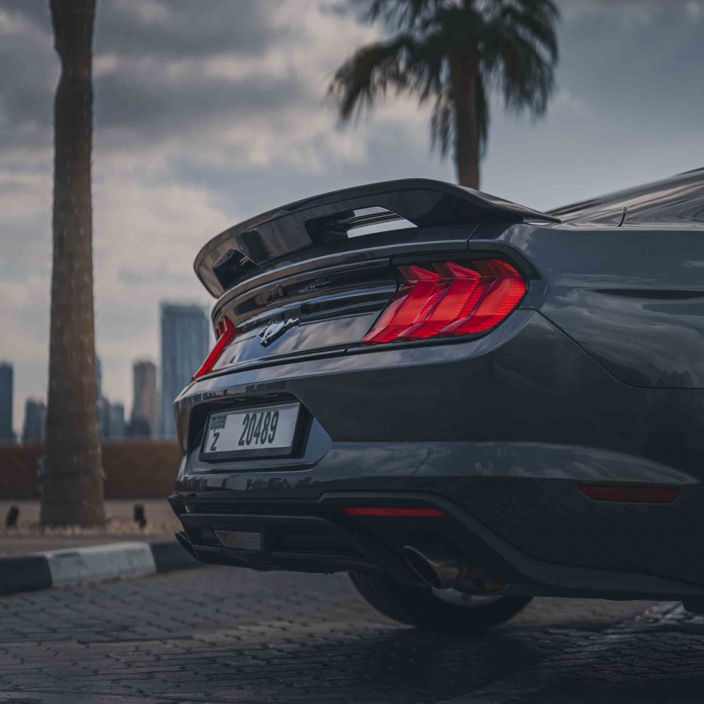 Black Ford Mustang EcoBoost Coupe V4 2020