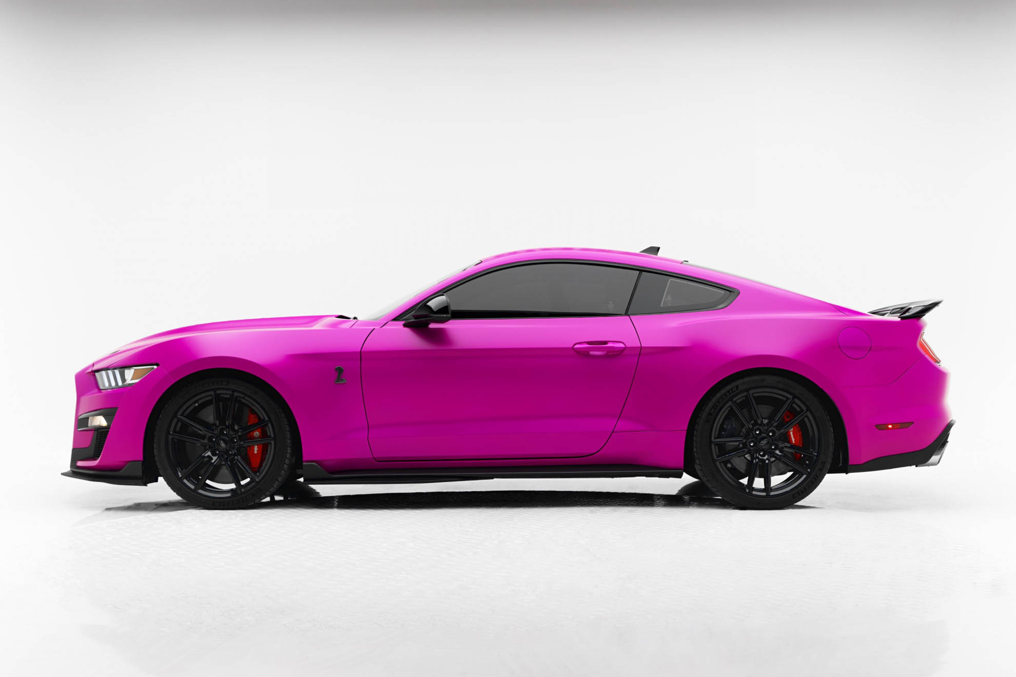 Розовый Форд Мустанг Шелби GT500 Кабриолет V8 2022 год