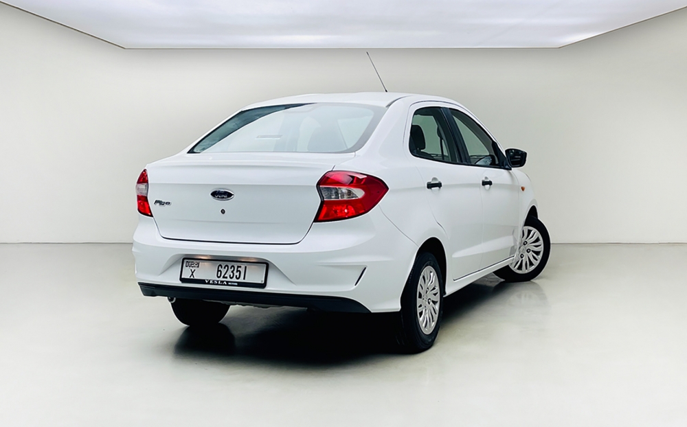 Weiß Ford Figo 2019