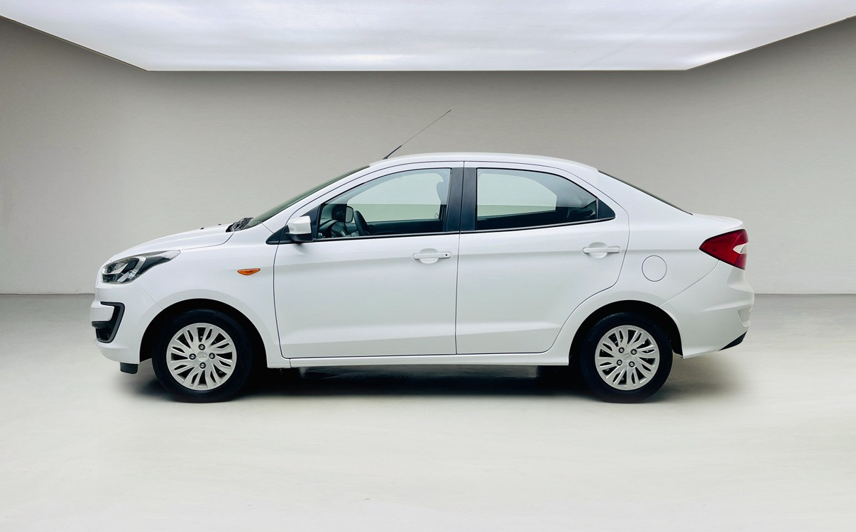 Weiß Ford Figo 2020