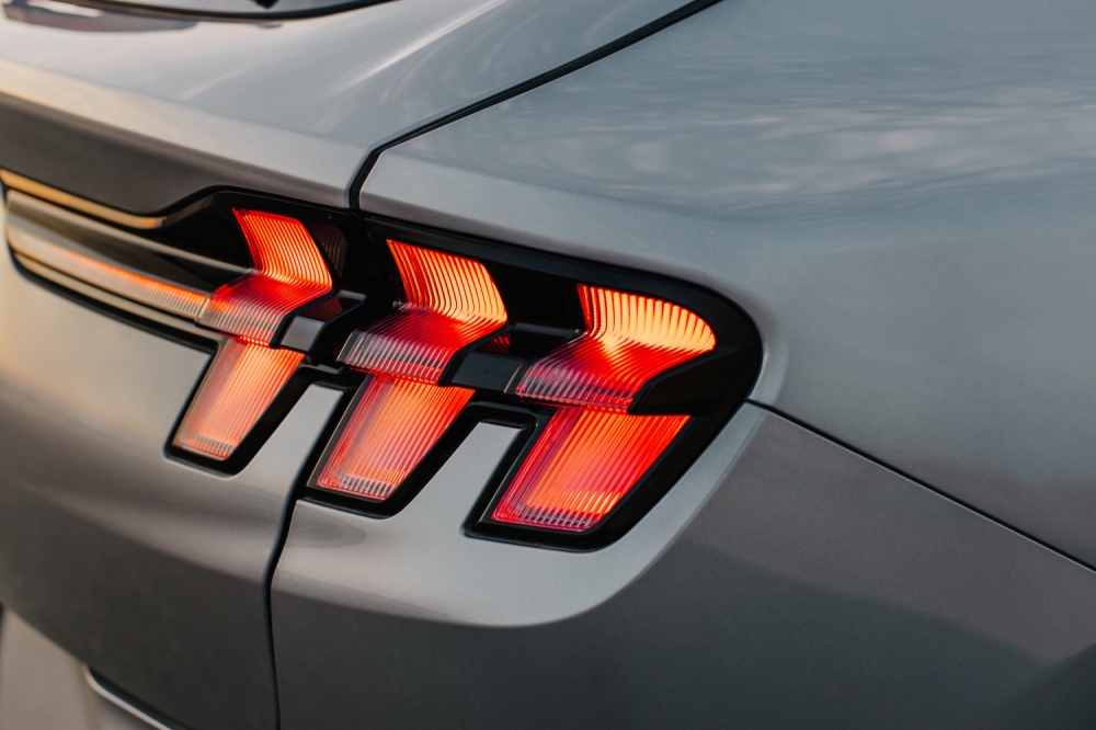 Donkergrijs Ford Mustang CTV elektrisch 2020