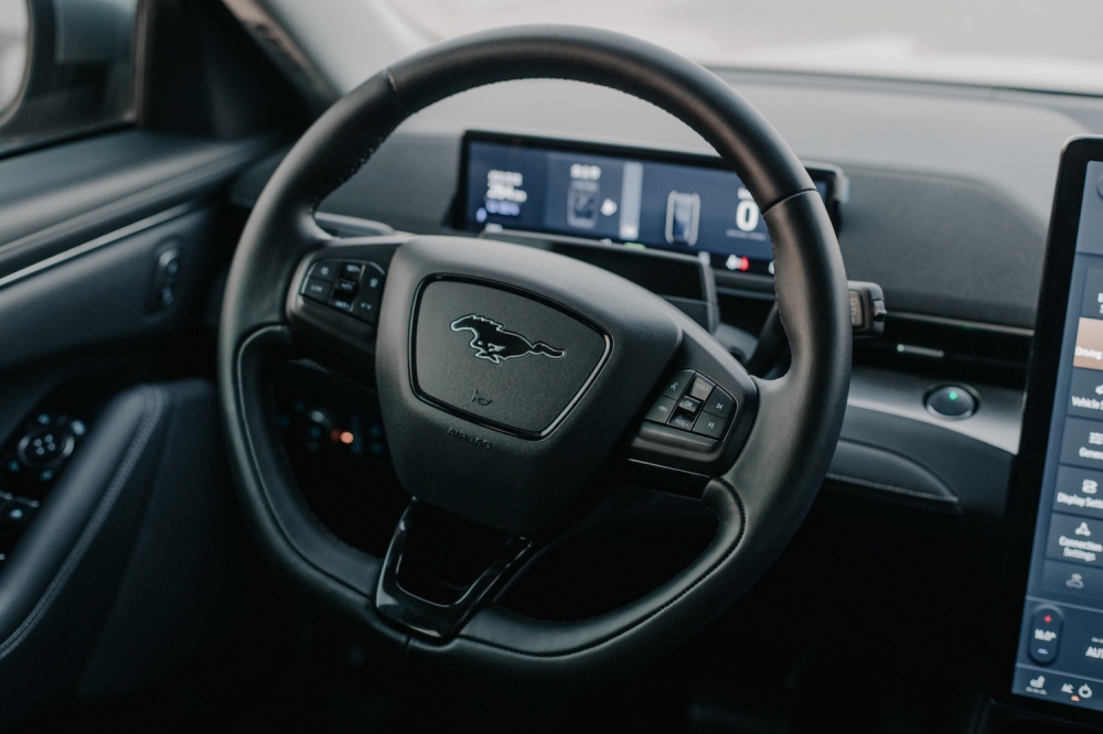 Koyu gri Ford Mustang CTV Elektrik 2020