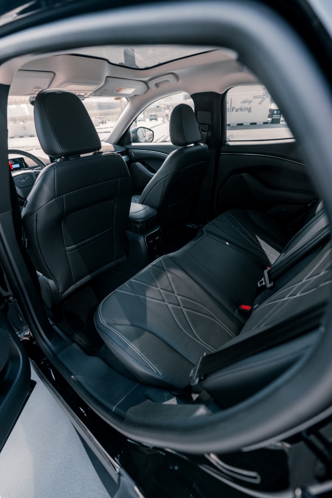 Siyah Ford Mustang CTV Elektrik 2022