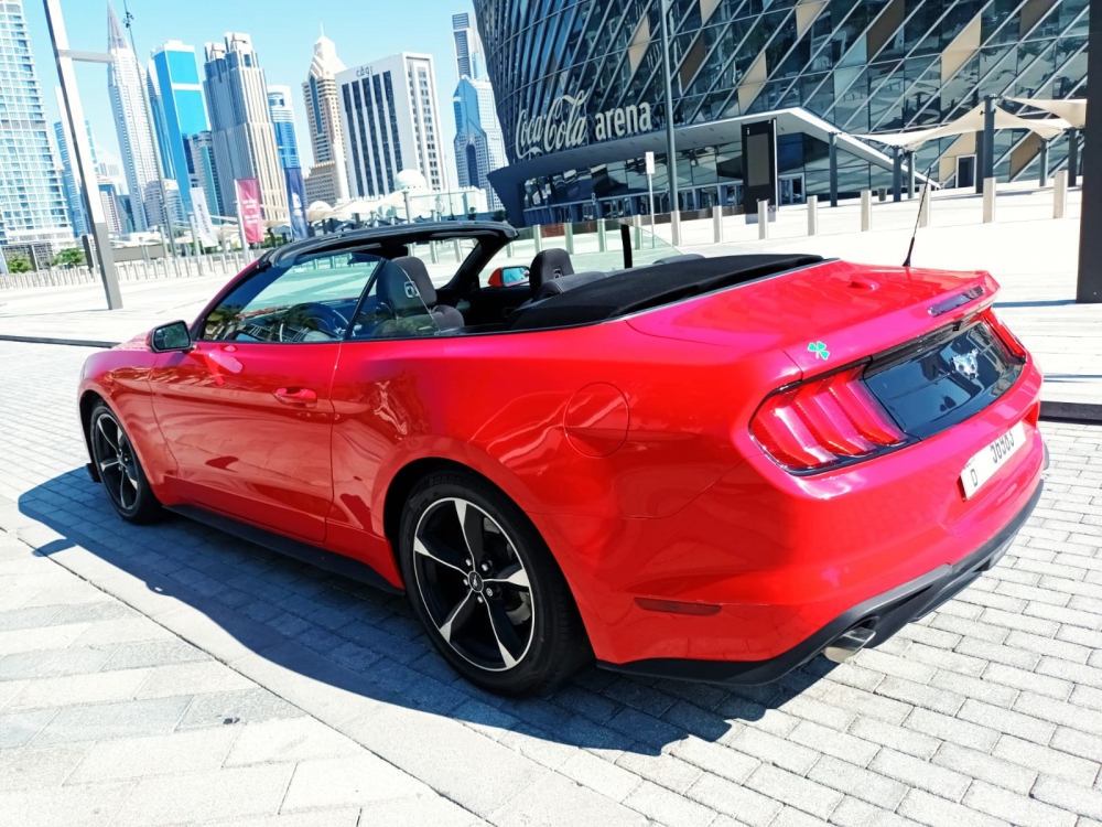 Kırmızı Ford Mustang EcoBoost Dönüştürülebilir V4 2020