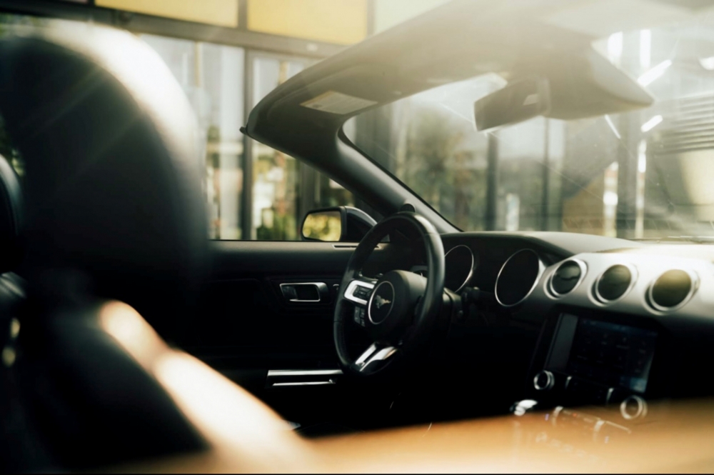 Черный Форд Mustang EcoBoost Convertible V4 2018 год
