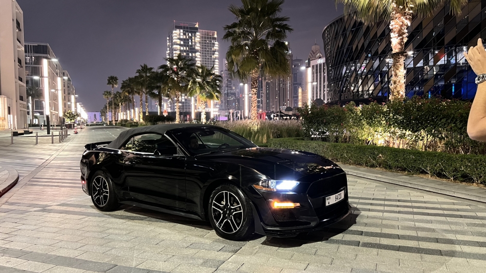 Siyah Ford Mustang EcoBoost Dönüştürülebilir V4 2019